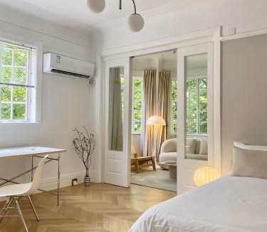 Huaihai Road Commercial Area Apartment | Shanghai Hills& Art Suite 14 - Near Line 1, 10 & 12 South Shanxi Road Metro