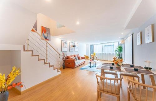 Minhang Apartment | Shanghai Hills & Freshly Home Loft Retreat with 17&2 Line Access near NECC