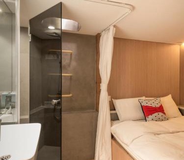 Jing'an Apartment | Shanghai Hills & Gefii Animal Crossing 2 rooms with Family space