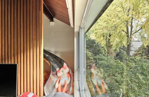 Huaihai Road Commercial Area Apartment | Shanghai Hills & Gefii Kumomon Family BNB with 3bedrooms