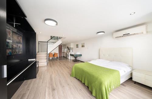 Minhang Apartment | Shanghai Hills & Lotus Home Base near NECC & Hongqiao railway station suitable for Family&Business