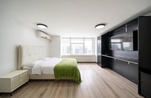 Minhang Apartment | Shanghai Hills & Lotus Home Base near NECC & Hongqiao railway station suitable for Family&Business