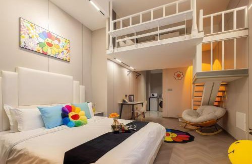 Jinsong Panjiayuan Apartment | Shanghai Hills&Sunflower Ultra Horizon Hotel & Suite, Line 10 near to the Bund
