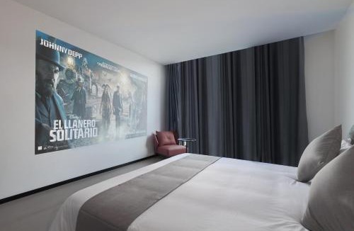 Pudong Apartment | Shanghai Hills &The Poolhouse Retreat Close to Shanghai Disney Resort