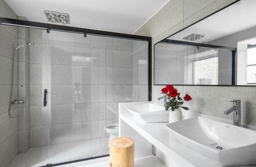Pudong Apartment | Shanghai Hills &The Poolhouse Retreat Close to Shanghai Disney Resort