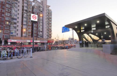Pudong Apartment | Shanghai Hills & Wanda Side Spacious Stay Close to Metro Line 18