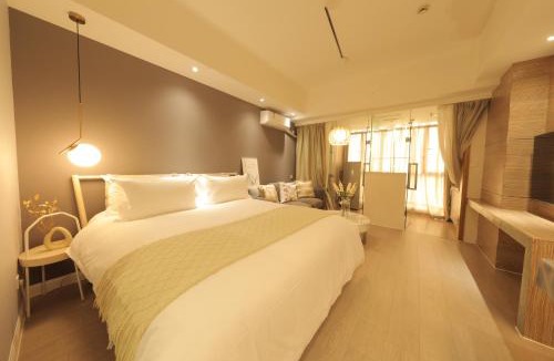 Pudong Apartment | Shanghai Hills & Wanda Side Spacious Stay Close to Metro Line 18