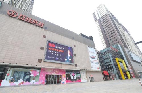 Pudong Apartment | Shanghai Hills & Wanda Side Spacious Stay Close to Metro Line 18
