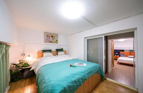 Putuo Apartment | Shanghai Hills & Wanye Prime Spacious Loft with Multi Rooms near Metro Line 13 and The Bund