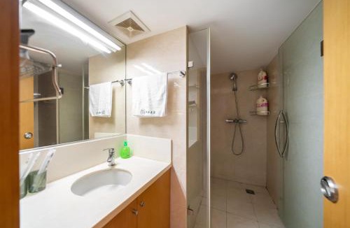 Putuo Apartment | Shanghai Hills & Wanye Spacious Family Suites close to line 13