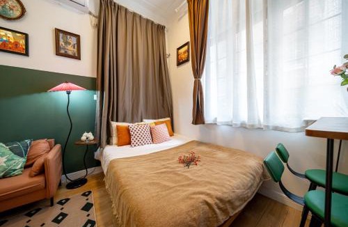 Jing'an Apartment | Shanghai Hills& Well-time Nanyang Charm BnB close to West Nanjing Rd and line 2 Jing'an Temple