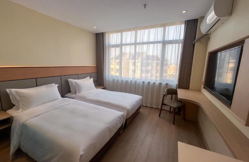 Pudong Hotel | Shanghai Joyful Star Hotel-Free shuttle bus to Pudong Airport and Disneyland
