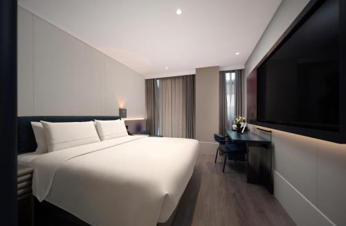 Haining Road Hotel | Shanghai Modern Hotel, Near The Bund & Metro Lines 3, 4 & 10, With Robot Service