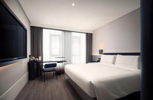 Haining Road Hotel | Shanghai Modern Hotel, Near The Bund & Metro Lines 3, 4 & 10, With Robot Service
