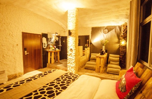 Shangri-La House | Shangri-la City Art Stack Forty-Seven Other Inn