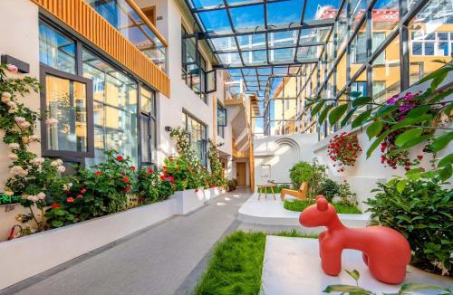 Shangri-La Hotel | Shangri-La Jingyue Homestay