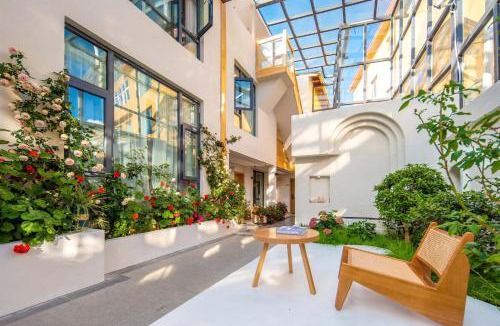 Shangri-La Hotel | Shangri-La Jingyue Homestay