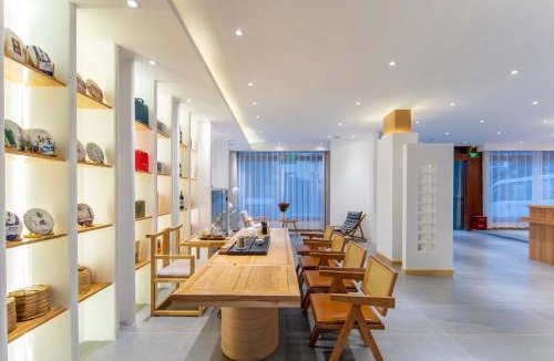 Shangri-La Hotel | Shangri-La Jingyue Homestay