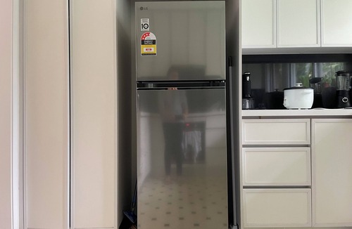 Marsfield Condo | Shared house-Room in Marsfield-Simple sunny room at a quiet location