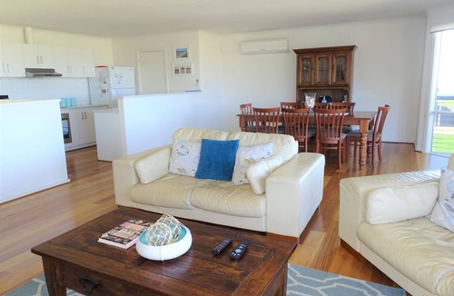 Moonta Bay Hotel | Shell Seeker, Moonta Bay