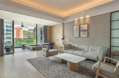 Dianbai District Hotel | Sheraton Maoming Hot Spring Resort