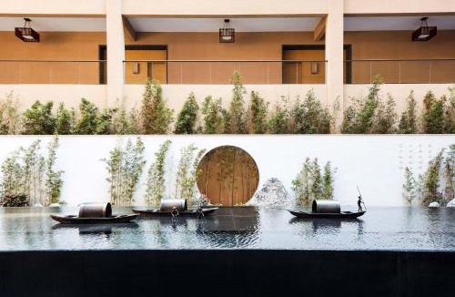 Dianbai District Hotel | Sheraton Maoming Romantic Beach Resort