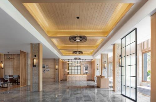 Dianbai District Hotel | Sheraton Maoming Romantic Beach Resort