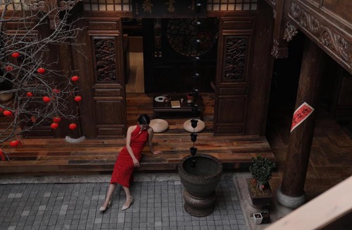 Dayan Old Town Hotel | Shiwai Tea and Inn - Naxi style courtyard of Lijiang Old Town