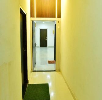 Varanasi Hotel | Shreeniti Stay