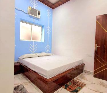 Mathura House | Shri mukut bihari agrawal dharamshala ,dholi pyau himmat pura tiraha mathura