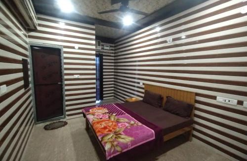 Vrindavan Hotel | Shri Raghuvar Dham