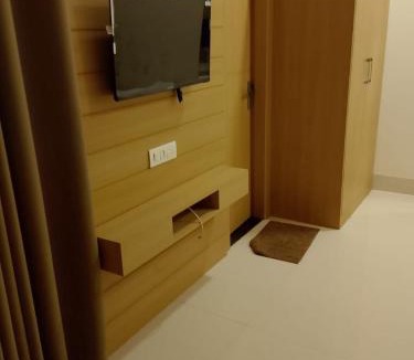Govardhan Hotel | Shriji Hotel