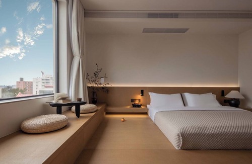 Yinhai Hotel | Silver Beach Puyue Designer Homestay