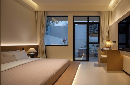 Yinhai Hotel | Silver Beach Puyue Designer Homestay