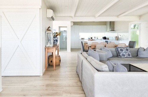 Silver Sands House | Silver Sands White House - Beachfront Oasis