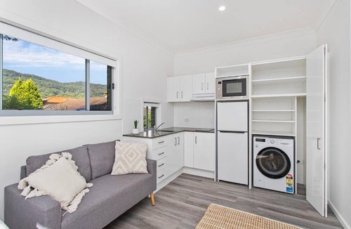 Woonona Apartment | Sip and Dip - Woonona