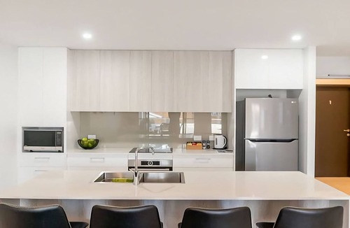 Sawtell Apartment | Situated above bustling First Avenue in Sawtell, this two bedroom apartment is a slice of luxury