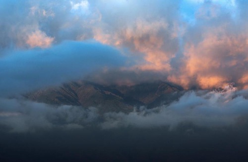 Dali Ancient Town Hotel | SIXI CANGSHAN MOUNTAINS GOLDEN SUNRISE MIRROR OF THE SKY SOUND SLEEP HOTEL DALI ANCIENT CITy