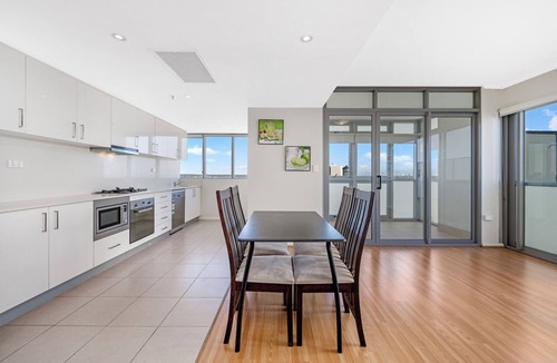 Burwood Apartment | Sky view 2B with free parking