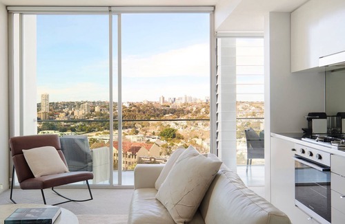 Darlinghurst Apartment | Skyline Retreat by Contemporary Hotels