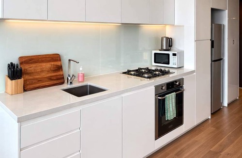 Southbank Apartment | Skyline Stays 1BR Free Parking near Crwon