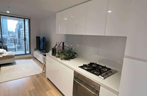 Southbank Apartment | Skyline Stays 1BR Free Parking near Crwon