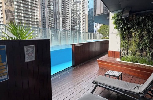 Southbank Apartment | Skyline Stays 1BR Free Parking near Crwon