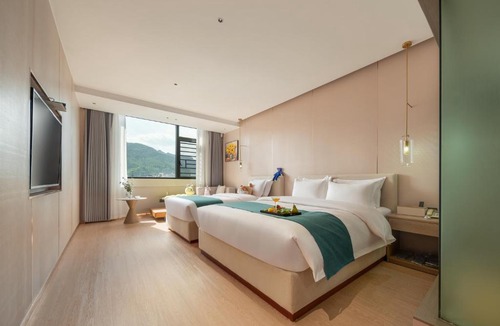 Wulingyuan Hotel | Skyridge Hotel-Mtn View Rooms & Rooftop Bar-Free cup of coffee-English Butler
