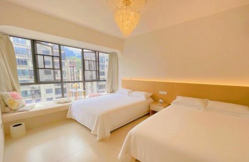 Yongding Apartment | SmileNest Zhangjiajie Downtown Elegant Luxury Suite Private Custom Journeys VIP Ticket Service For 2-6 Guests