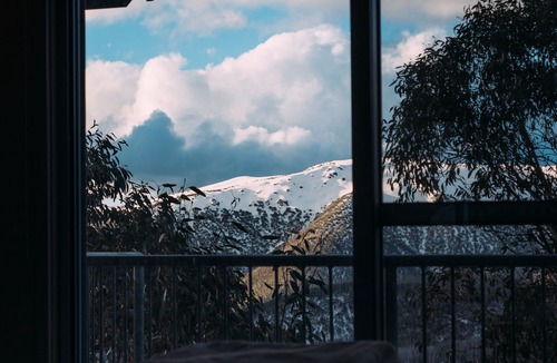 Falls Creek Ski Chalet | Snow Fall Lodge at Falls Creek Ski In - Ski Out