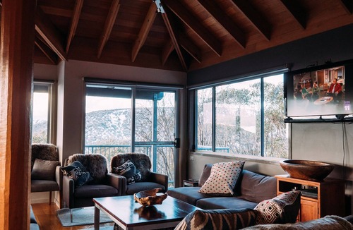 Falls Creek Ski Chalet | Snow Fall Lodge at Falls Creek Ski In - Ski Out