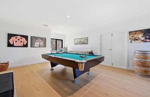 Canobolas House | Snowline - Ultimate Getaway, Pool, Spa & Tennis