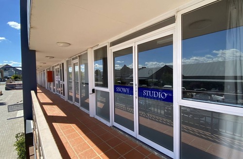 Jindabyne Apartment | Snowy Studio - Super Central Location l WiFi
