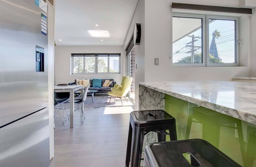Cremorne Apartment | Spacious 2-Bed Apartment Close to City
